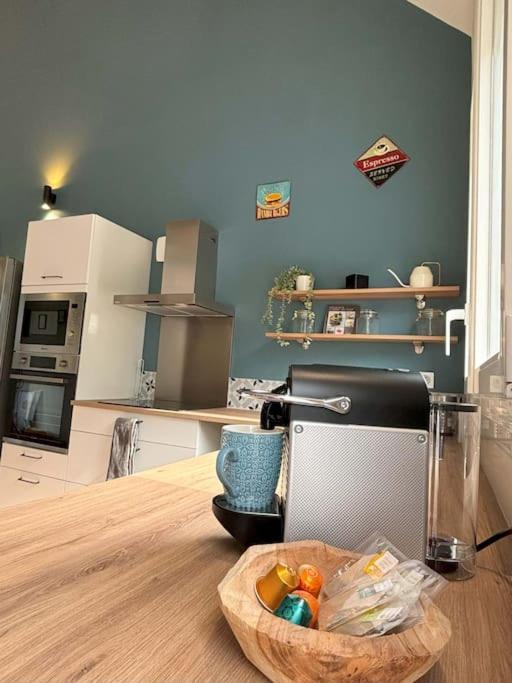 Duplex Parapluies De Cherbourg Netflix Parking Zewnętrze zdjęcie